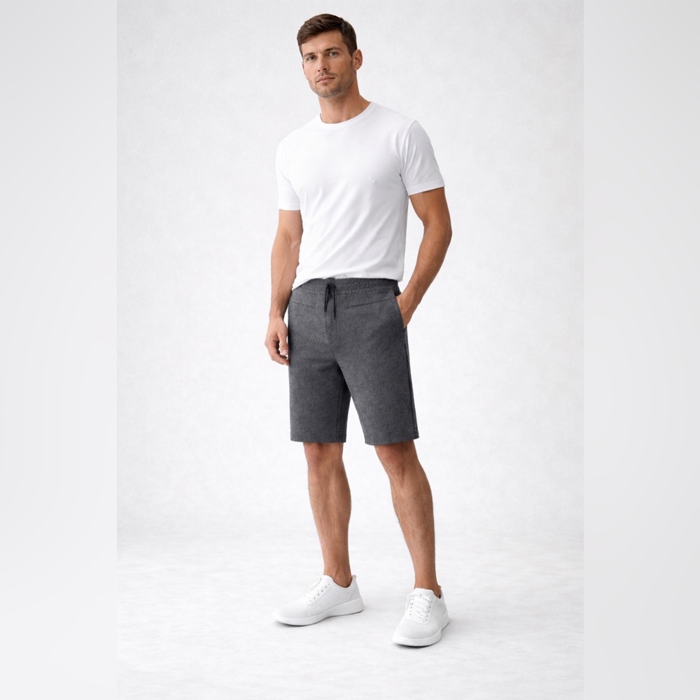APL Athletic Propulsion Labs Men’s Gray Knit Shorts – size Large New With Tags